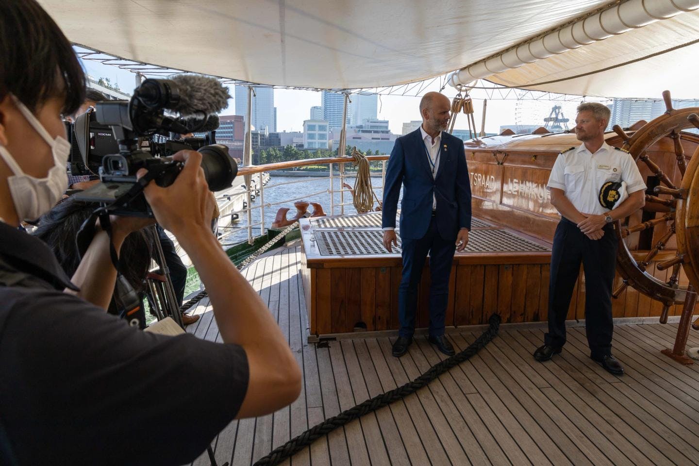 Both local and national media came on board. CEO Haakon Vatle and captain Sune Blinkenberg represent Statsraad Lehmkuhl and The One Ocean Expedition 🙂  Photo: André Marton Pedersen