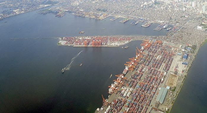 Havnen i Manila. Foto: Mosbatho / Wikimedia commons