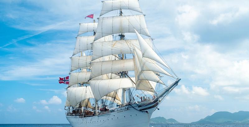 Med fulle seil gjennom Anguilla-kanalen Foto: Isak Okkenhaug