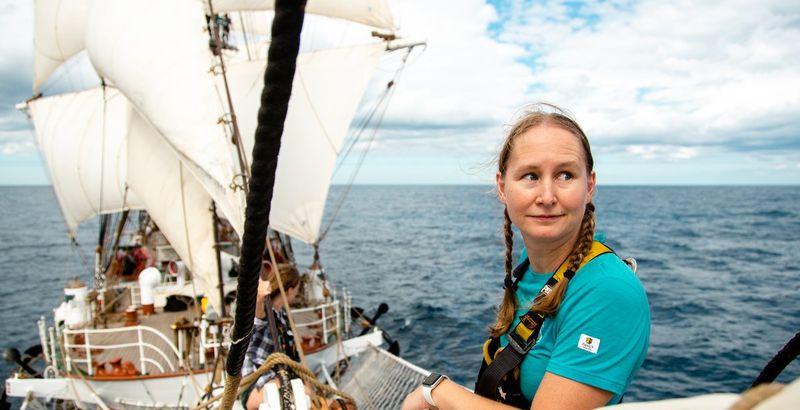 Havforsker Mari Myksvoll om bord i Statsraad Lehmkuhl. Foto: Arnbjørg Aagesen / Havforskningsinstituttet