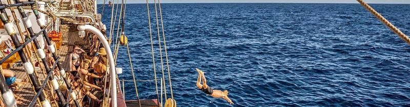 Swimming in the middle of the Pacific Ocean. Photo: Malin Kvamme