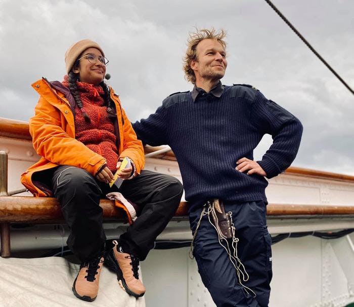 NRKs programleder Tamanna Agnihotri og Jo Leif. Foto: Tonje Selvåg