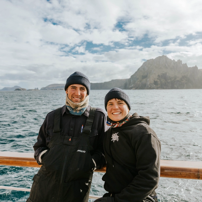 Mannskap og Cape Horn. Foto: Hanna Thevik