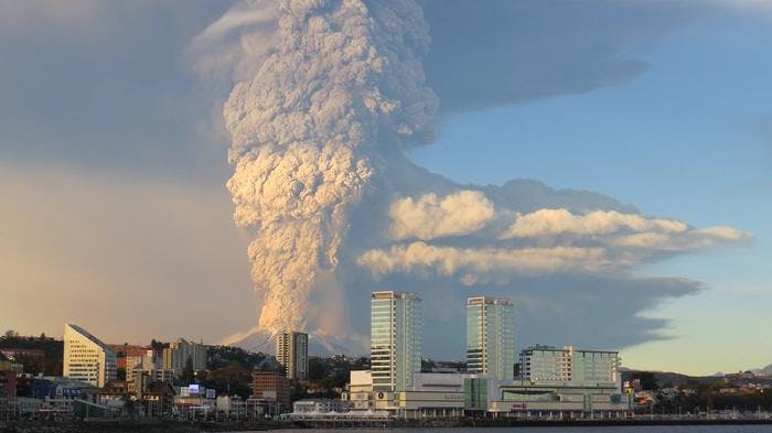 The 2015 eruption of Calbuco. Photo: Carolina Barría Kemp / Creative Commons