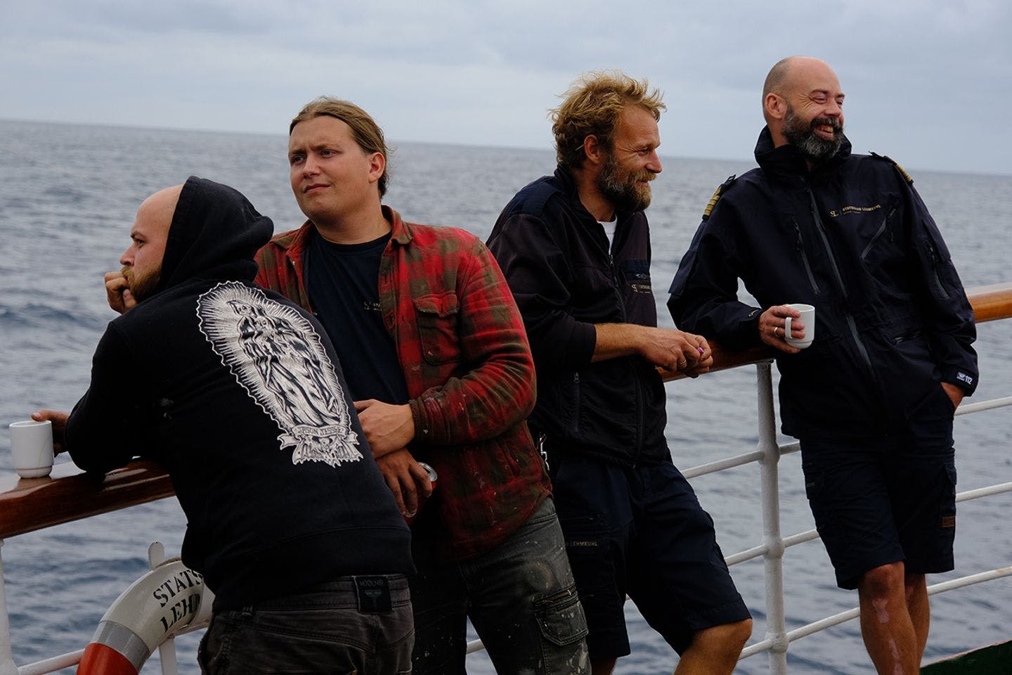 Kristian Bulow, Adrian Thorsvik, Jo Leif Strønen, og Jens Joachim Hiorth har kaffepause. Foto: Ole Morten Algerøy