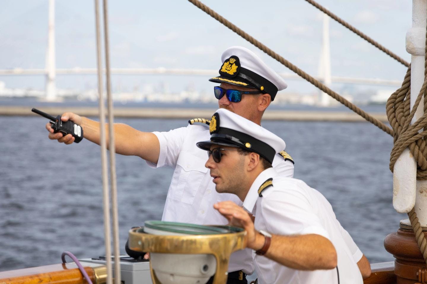 1. officer Laurits Lauritsen and captain Sune Blinkenberg keep a steady course towards the quay in Yokohama.  Photo: André Marton Pedersen