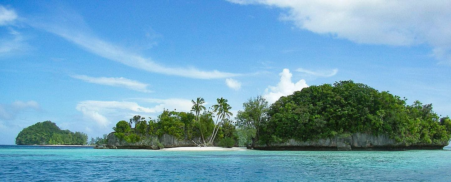 The Ngerukewid coral islands. Photo: Peter R. Binter / Creative Commons