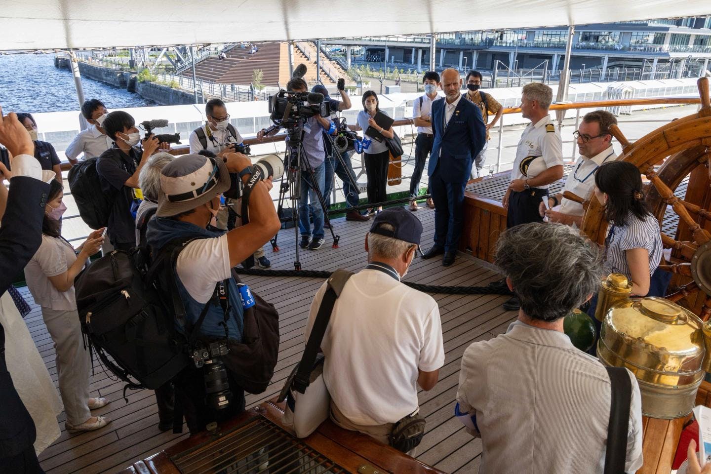 Big interest from Japanese media in Yokohama: Director Haakon Vatle and captain Sune Blinkenberg answer questions from the press about the ship and the circumnavigation.  Photo: André Marton Pedersen
