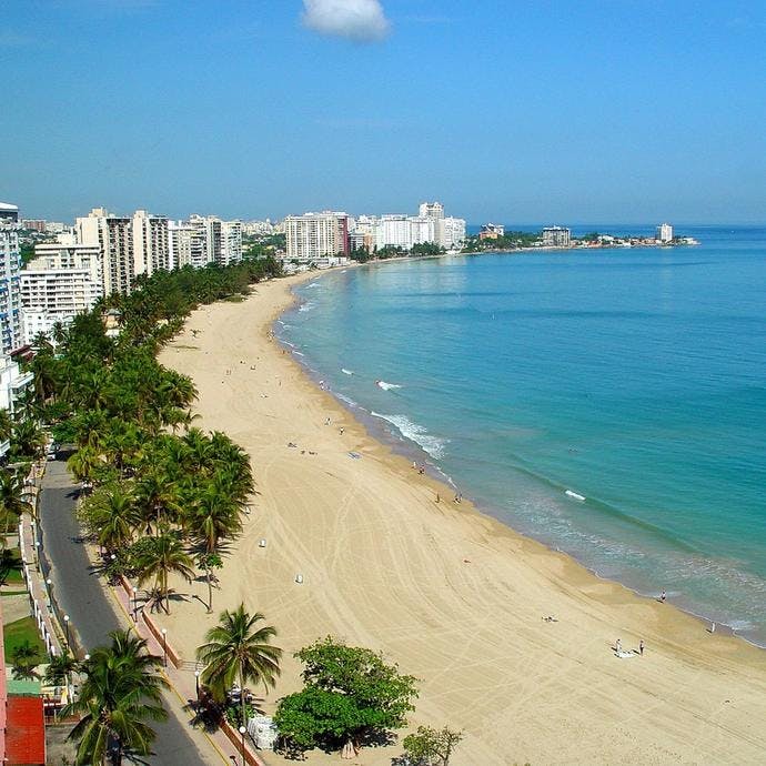 Coral Beach, Isla Verde, Puerto Rico. Photo: BY-SA / Wikimedia commons