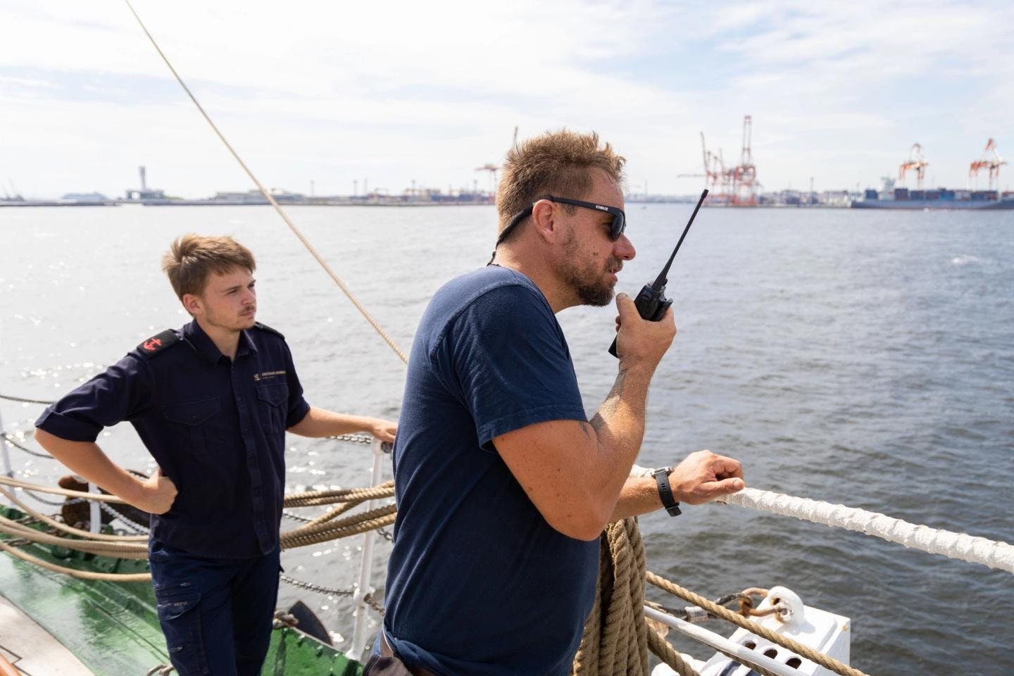 Deck apprentice William Nysveen and bosun Jesper Rosenmai.  Photo: André Marton Pedersen