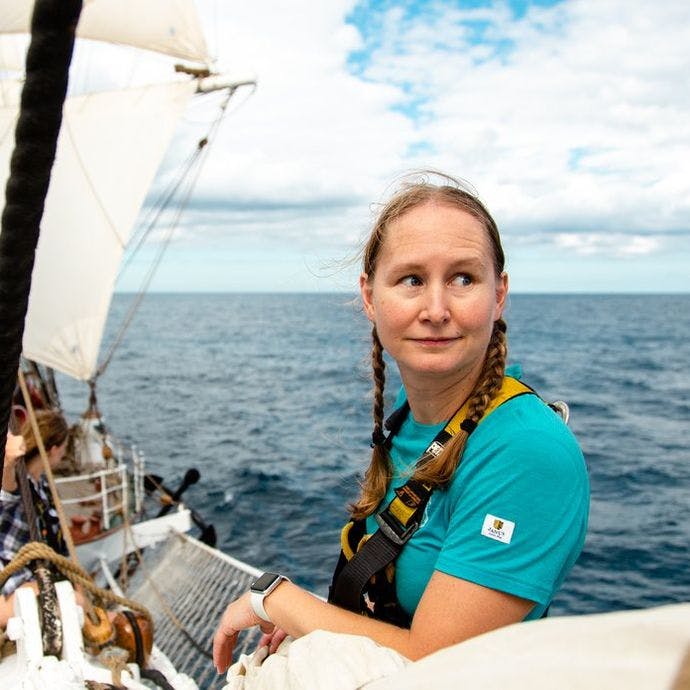 Havforsker Mari Myksvoll om bord i Statsraad Lehmkuhl. Foto: Arnbjørg Aagesen / Havforskningsinstituttet