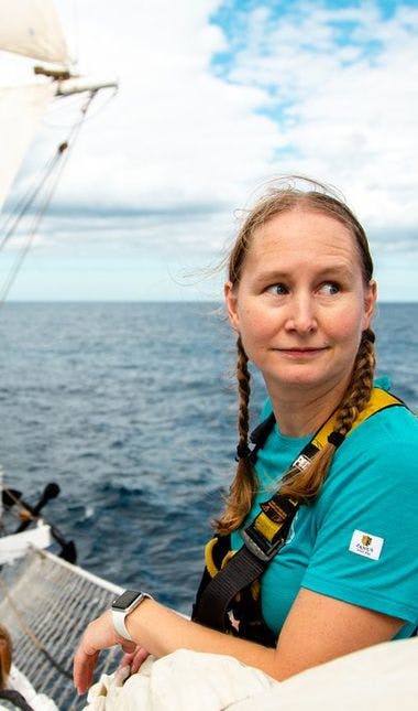 Havforsker Mari Myksvoll om bord i Statsraad Lehmkuhl. Foto: Arnbjørg Aagesen / Havforskningsinstituttet