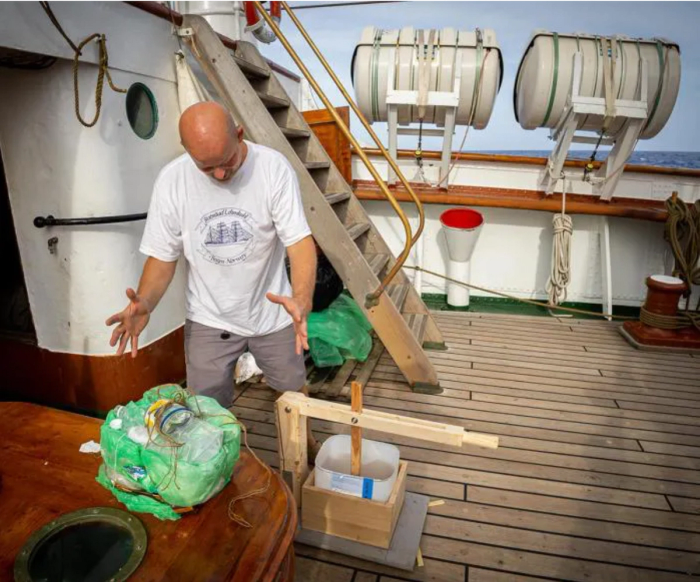 Ship carpenter Joachim Juel Vædele has invented a compressor that reduces the volume of the plastic garbage. Photo: André Marton Pedersen