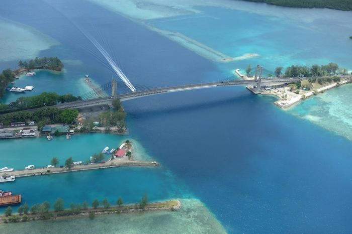 The bridge connecting Koror and Babeldaob Islands. Photo: Luka Peternel / Creative Commons