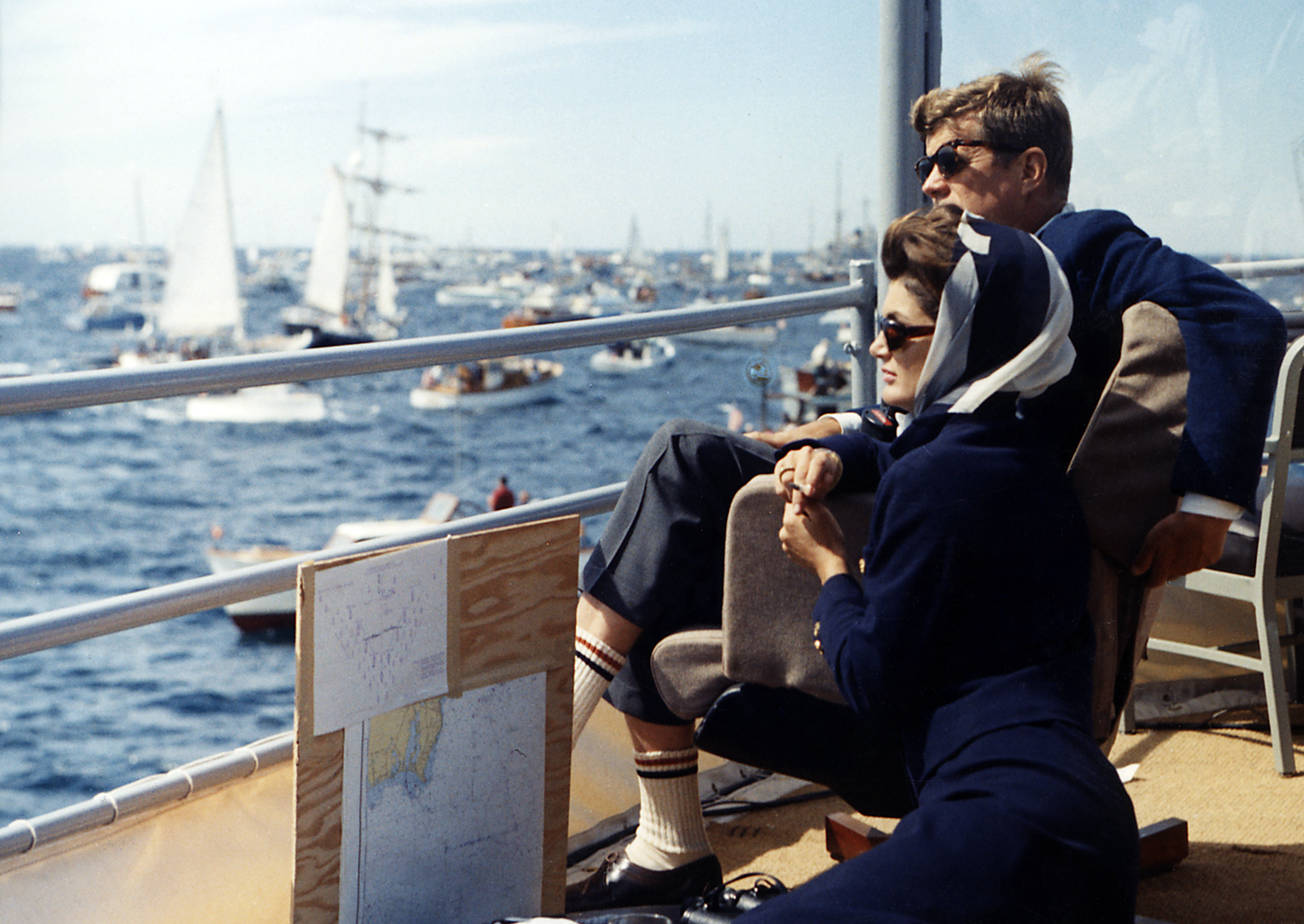  John. F. Kennedy and Jacqueline Kennedy watch the 1962 America's Cup races off Newport. Photo: Robert Knudsen / Wikimedia 